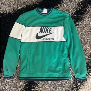 Nike Men's Green and White Crewneck Sweater